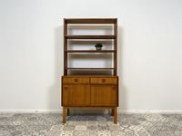 WMK Stilvoller & sehr gut erhaltener skandinavischer Bücherschrank in Teakholz mit Schiebetüren, Schubladen & schönen Holzgriffen # Regal Bücherregal Highboard Kommode Teak Danish Design Vintage Friedrichshain-Kreuzberg - Friedrichshain Vorschau