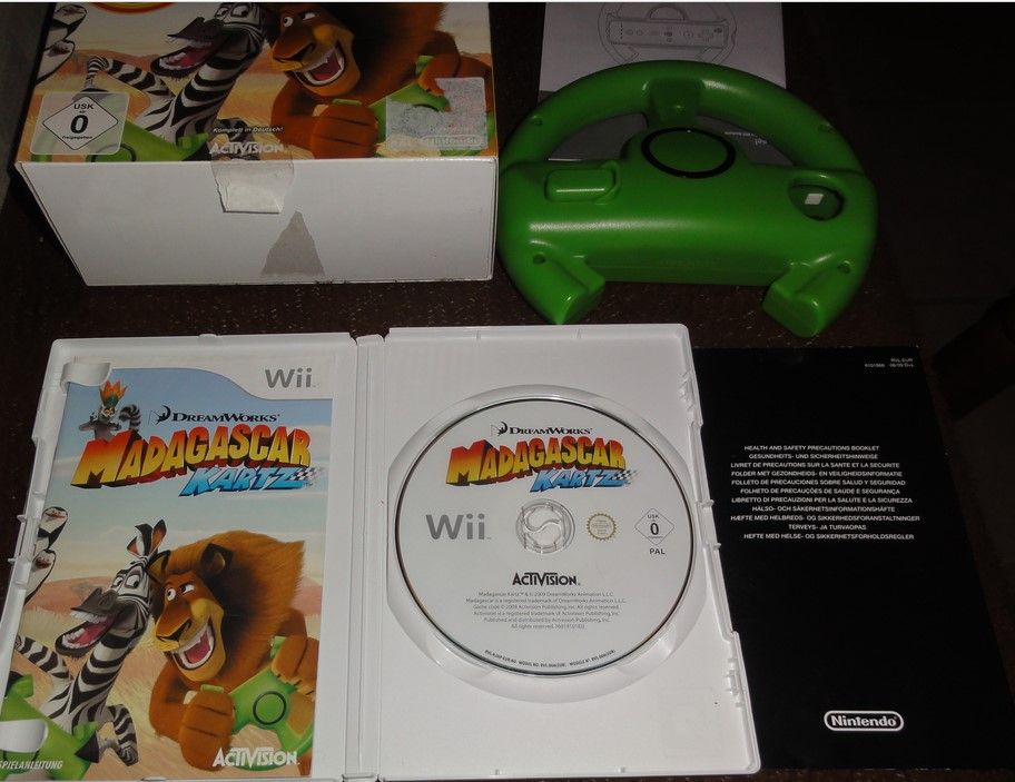 Nintendo Wii Spiel mit Lenkrad  -- Madagascar Kartz in Neuffen