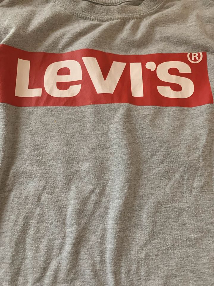 Langsam Shirt Paket  134 140 Zara Levi’s in Veitshöchheim