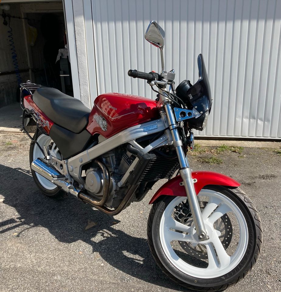 Honda NTV 650 in Sebnitz