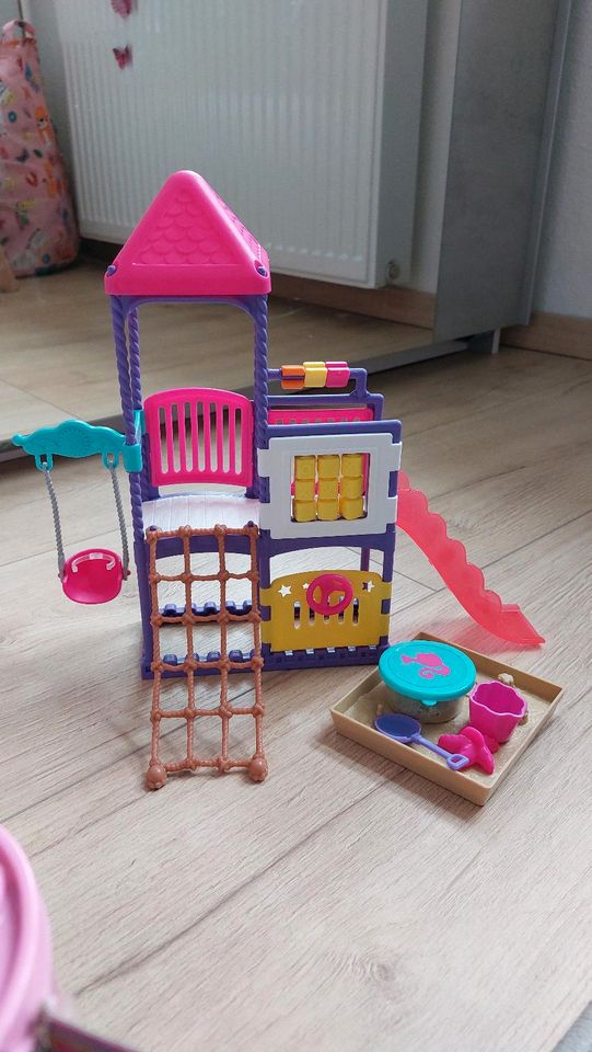 Barbie Traumhaus plus viel Zubehör in Essen