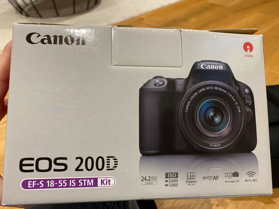 Canon EOS 200D EF-S 18-55 STM Spiegelreflexkamera Tasche Stativ in Buxheim