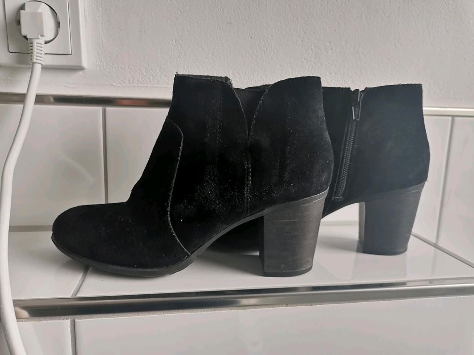 NEU 37,5 Clarks Leder Stiefel Cushion Soft in Bielefeld