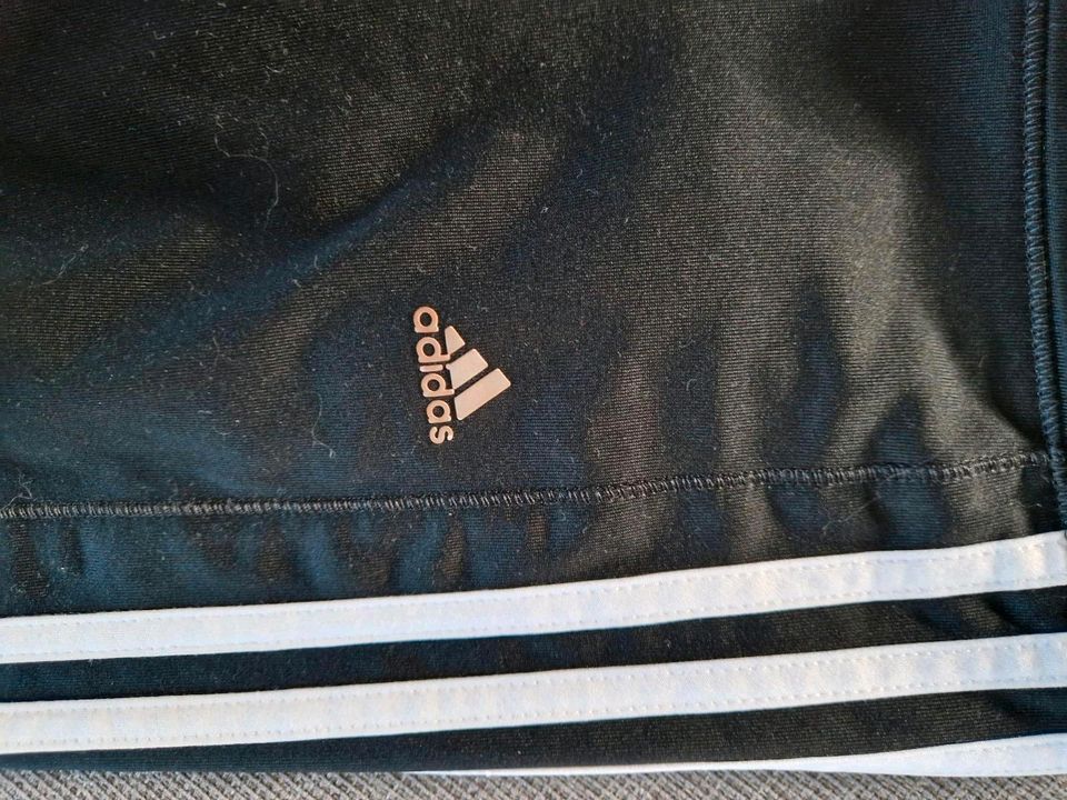 Adidas Sporthose (3/4) und Shirt in Größe 152 in Rheinbach