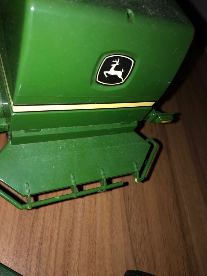 John Deere Mähdrescher in Sundhagen