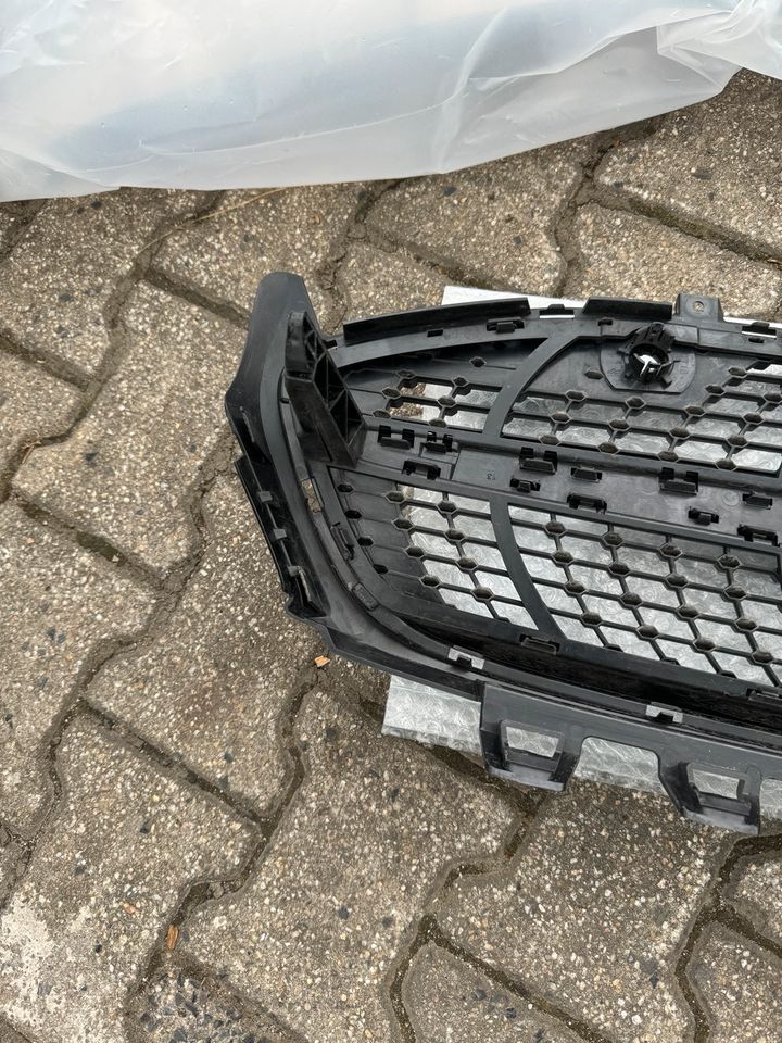 Mercedes CLA W118 Kühlergrill Grill A1188880000 in Herne