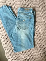 GUESS jeans Gr 28 Skinny Hellblau München - Moosach Vorschau