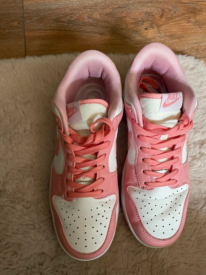 Nike Sneaker 39 Neuwertig Pink Weiß in Fürstenau