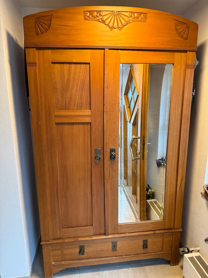Kleiderschrank Jugendstil Gründerzeit Jahrhundertwende antik in Tuttlingen