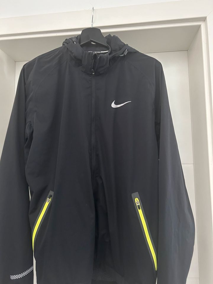 Männer Jacke Nike Größe M in Rostock