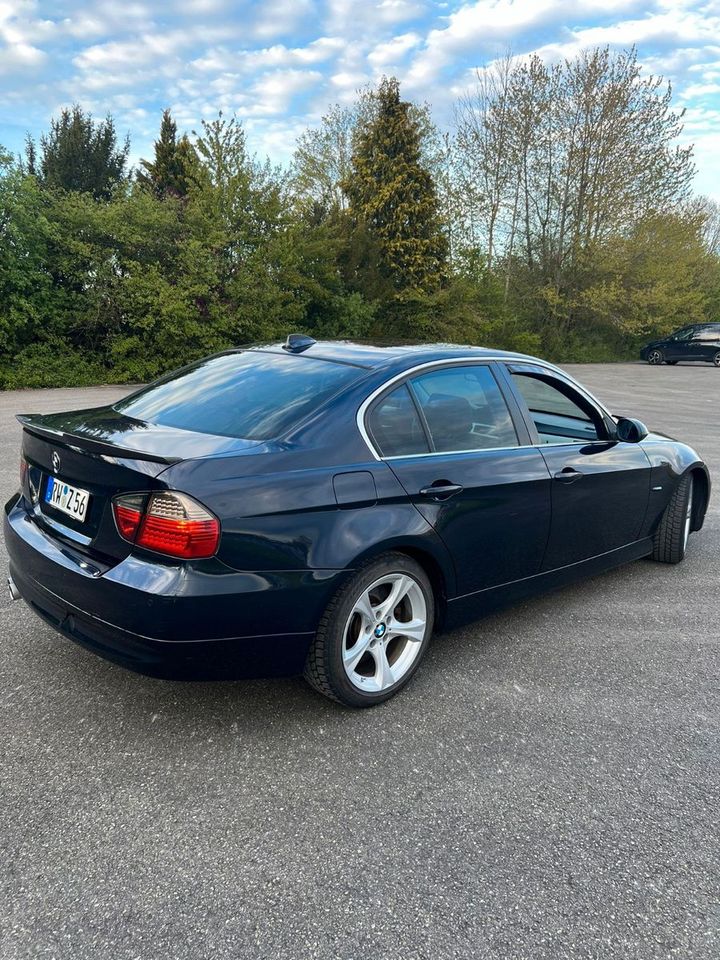 BMW 330xd TÜV 04/26, 8Fach Bereift, Top Ausstattung in Rottweil