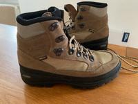 Lowa Wanderschuhe Laufschuhe 39,5 unisex tragbar top Zustand! Düsseldorf - Pempelfort Vorschau