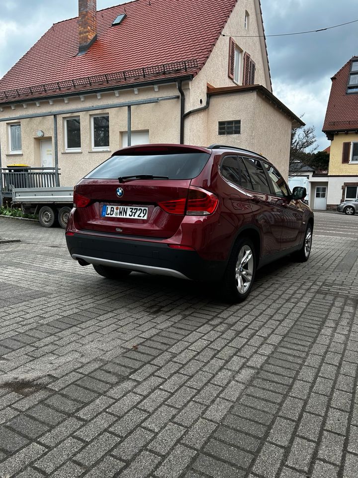 BMW x1 Diezel, Tuf , 2 Sätze Felgen, CarPlay in Korntal-Münchingen