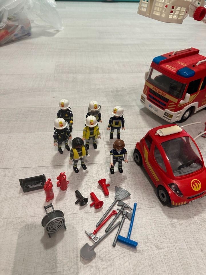 Playmobil Feuerwehr-Paket Leiter Fahrzeug, Rüstfahrzeug, Boot in Fürstenfeldbruck