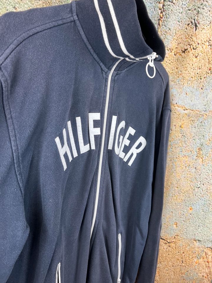 Tommy Hilfiger Jacke Hoodie Vintage Gr. L Spellout Retro in Rödinghausen