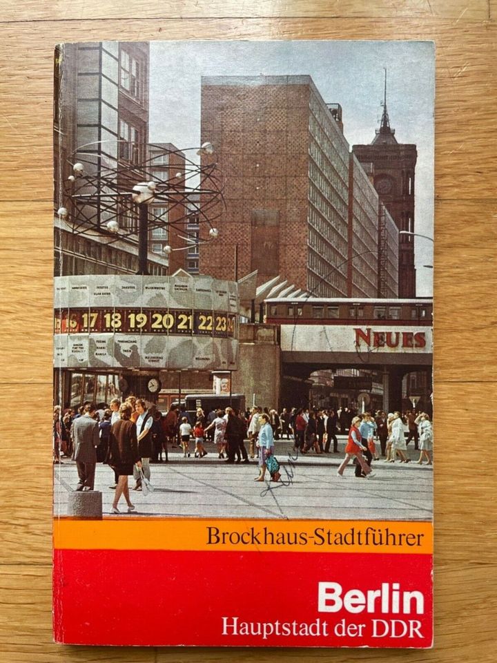 Berlin - Hauptstadt der DDR . Brockhaus-Stadtführer . 1975 in Merseburg