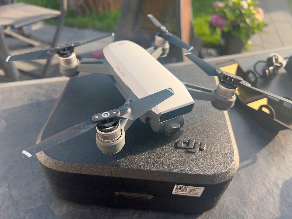 DJI SPARK mini Fly More Combo mit zubehör in Bielefeld