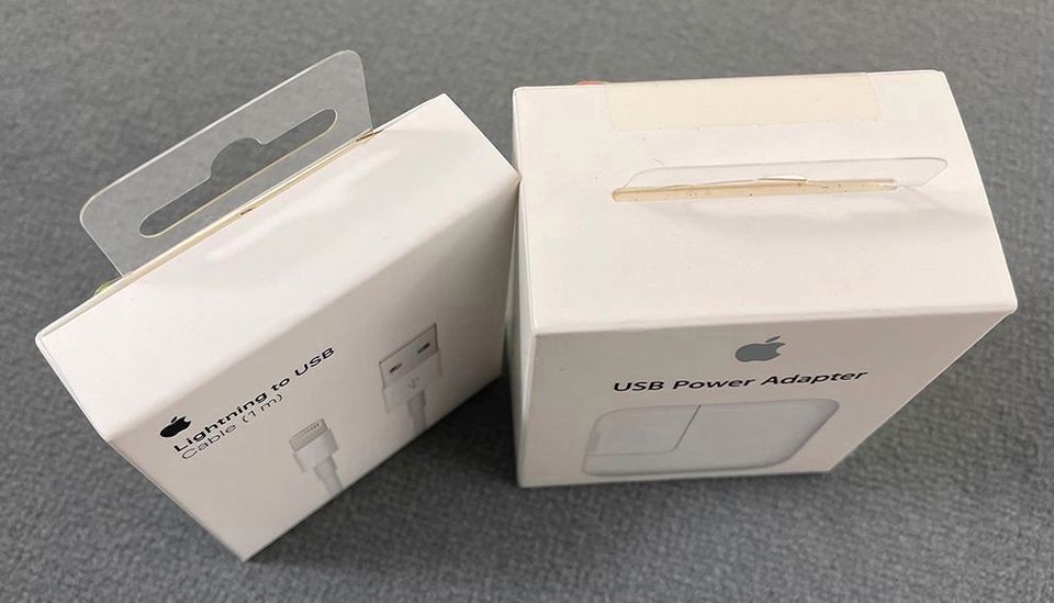 Apple Lightning USB 1 Meter + USB Power Adapter 12 W - NEUWARE in Eching (Kr Freising)