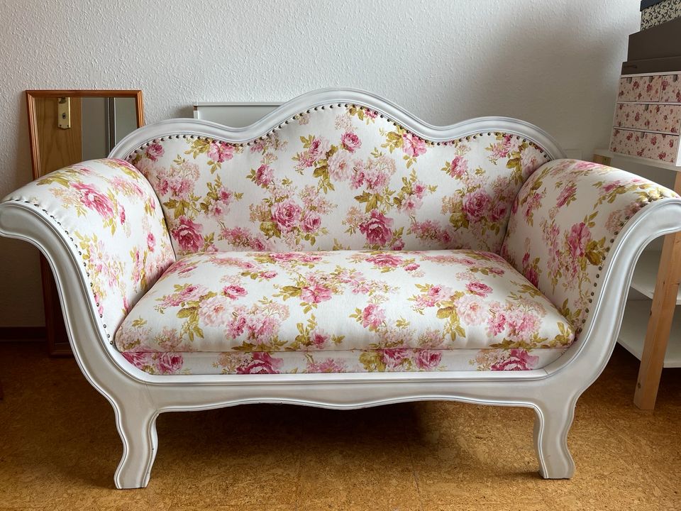 Chippendale Sofa weiß in Ubstadt-Weiher