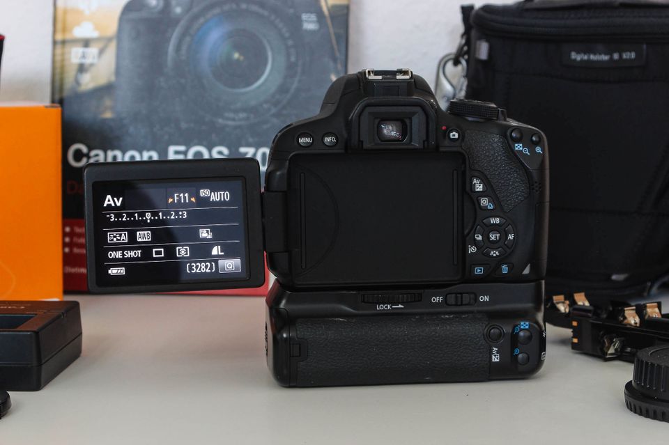 ⭐️ Händler! Canon EOS 700D Kit mit EF-S 18-55mm IS, BG,Tasche⚡️ in Schwanau