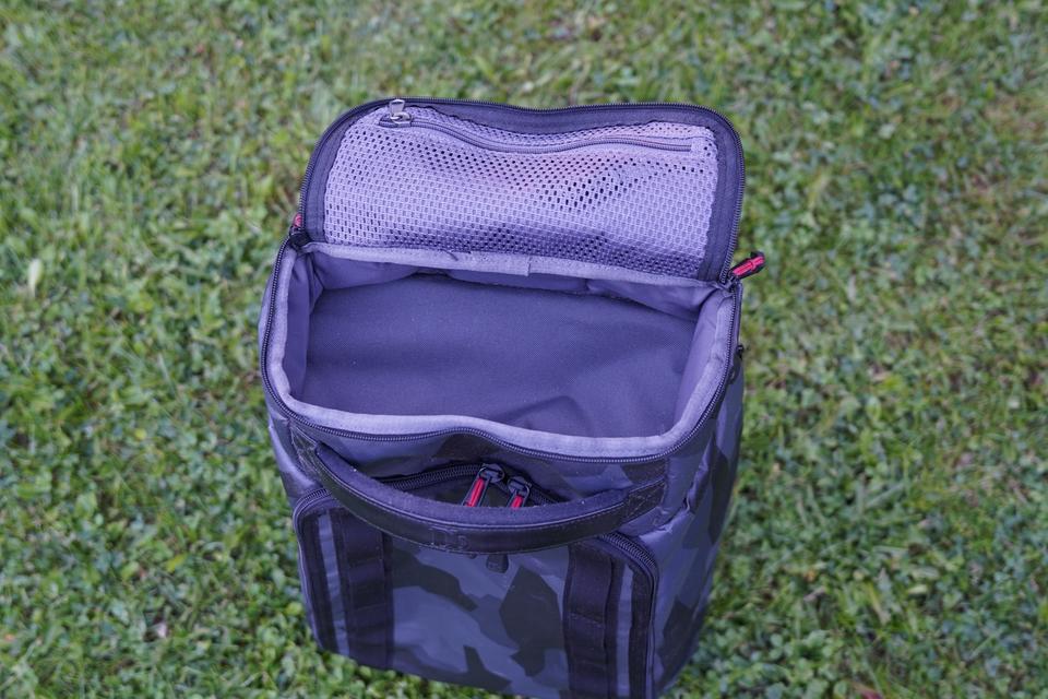 Douchebag The Hugger 30L Limited Edition Black Camo/ Jon Olsson in Königswalde