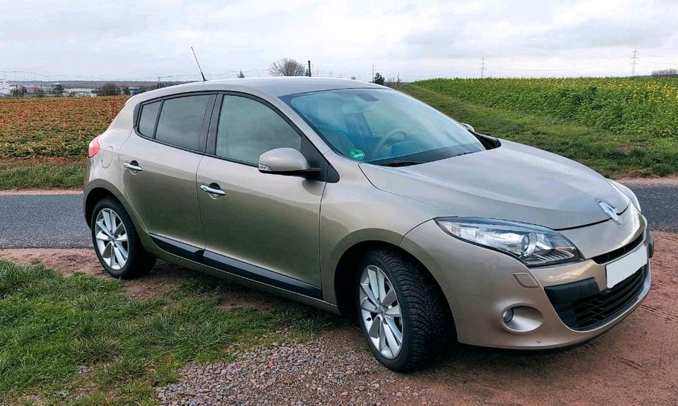 Renault Mégane 5-Türer Luxe 2.0 16V 140 CVT in Hamburg