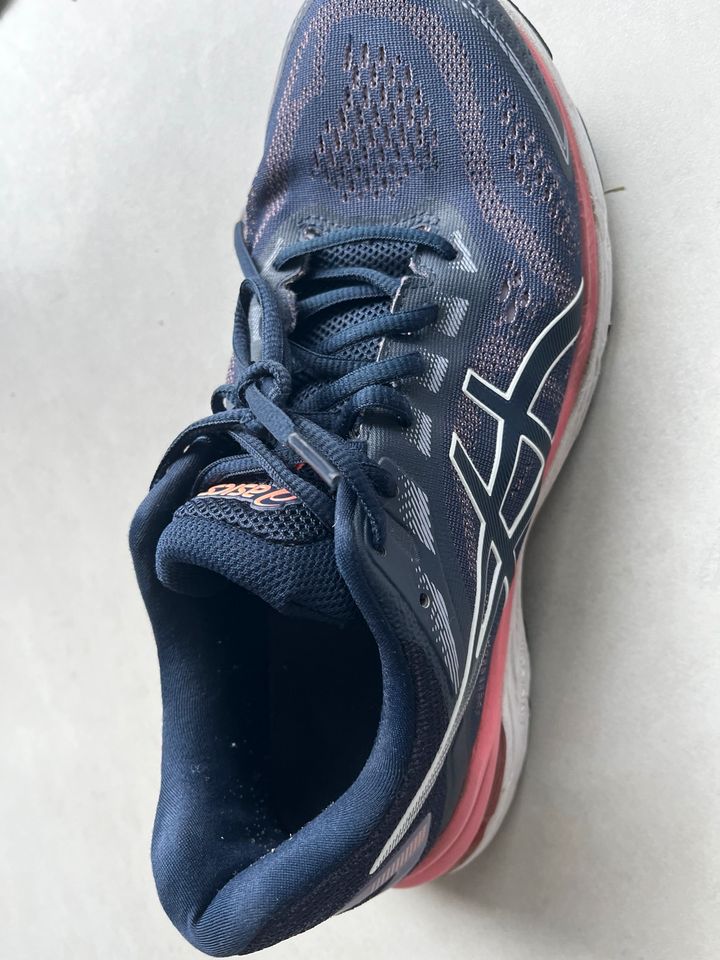 Rechter ASICS Sportschuh Größe 42.5 gut erhalten Flyte foam in Darmstadt