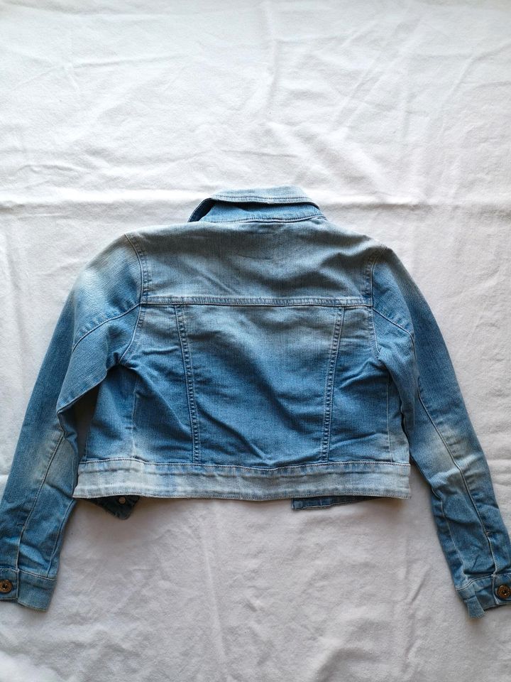 Jeans Jacke NEU Größe 134/140 in Achstetten