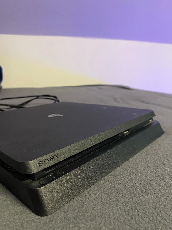 PS 4 slim 1 TB guter Zustand in Bockhorn