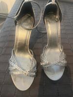Damen verzierte Absatz Sandalen Sandaletten zara Gr. 37 Nordrhein-Westfalen - Velbert Vorschau