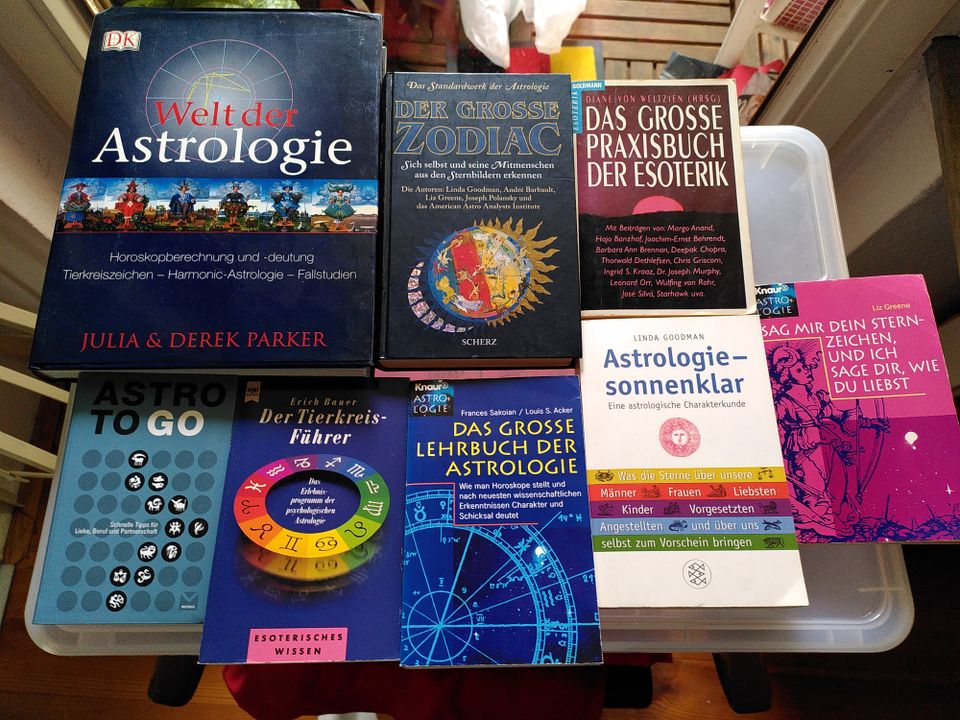 Bücher und Karten Esoterik Astrologie, Horoskop, Zodiac in Tamm