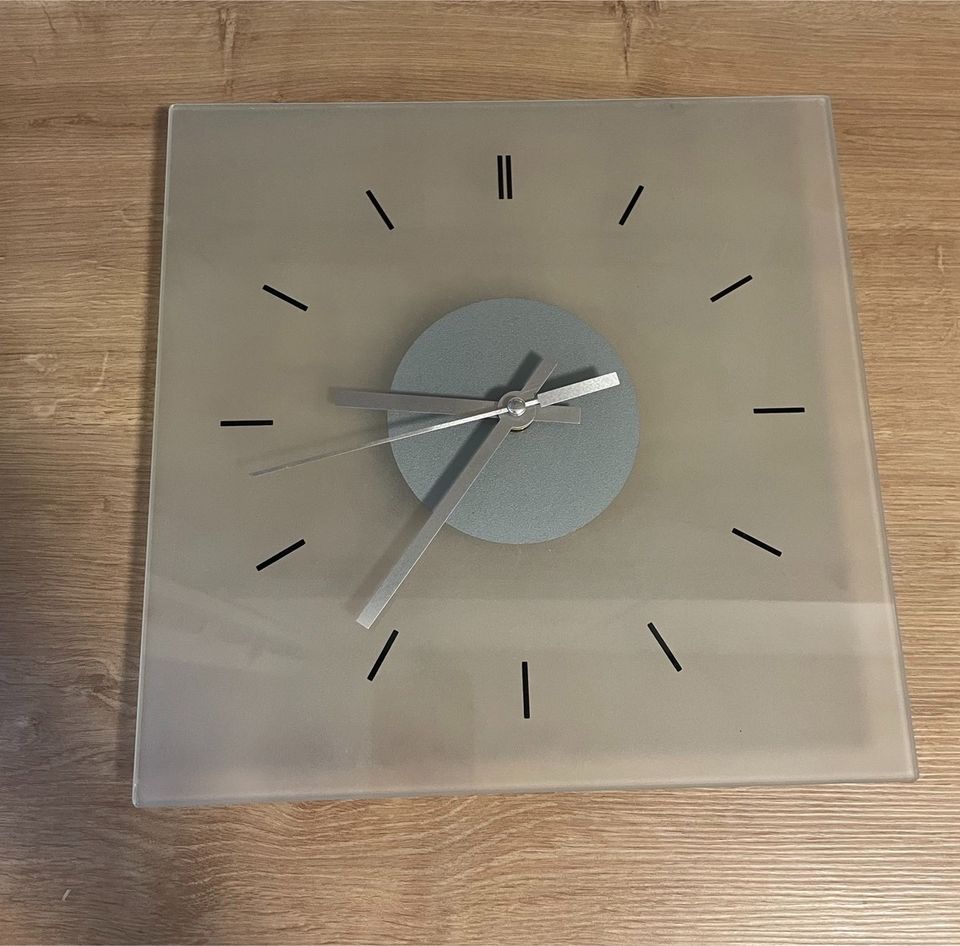 Wanduhr Glas 28x28 Ikea Skoj in Berlin - Spandau | eBay Kleinanzeigen ist  jetzt Kleinanzeigen