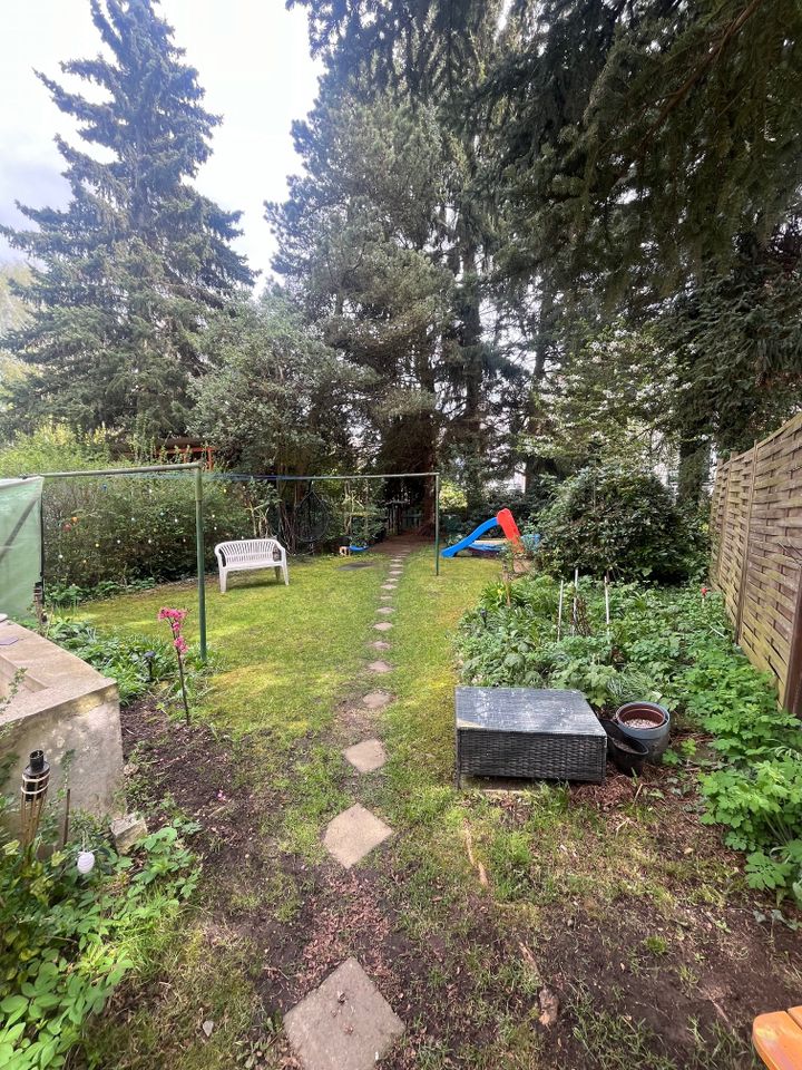 kleine und preiswerte 2 Raumwohnung im Erdgeschoß mit Balkon und Gartennutzung zu vermieten in Freiberg in Freiberg