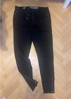 Schwarze Röhrenjeans mit Reißverschluss am unteren Saum 42 Rheinland-Pfalz - Bernkastel-Kues Vorschau