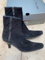 Prada Stiefeletten schwarz Wildleder, Größe 39,5 Bayern - Murnau am Staffelsee Vorschau