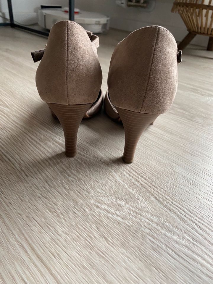 Tamaris Gr. 39 Riemchen pumps | grau | taupe | Braun | Beige in Bayern -  Schwaig | eBay Kleinanzeigen ist jetzt Kleinanzeigen