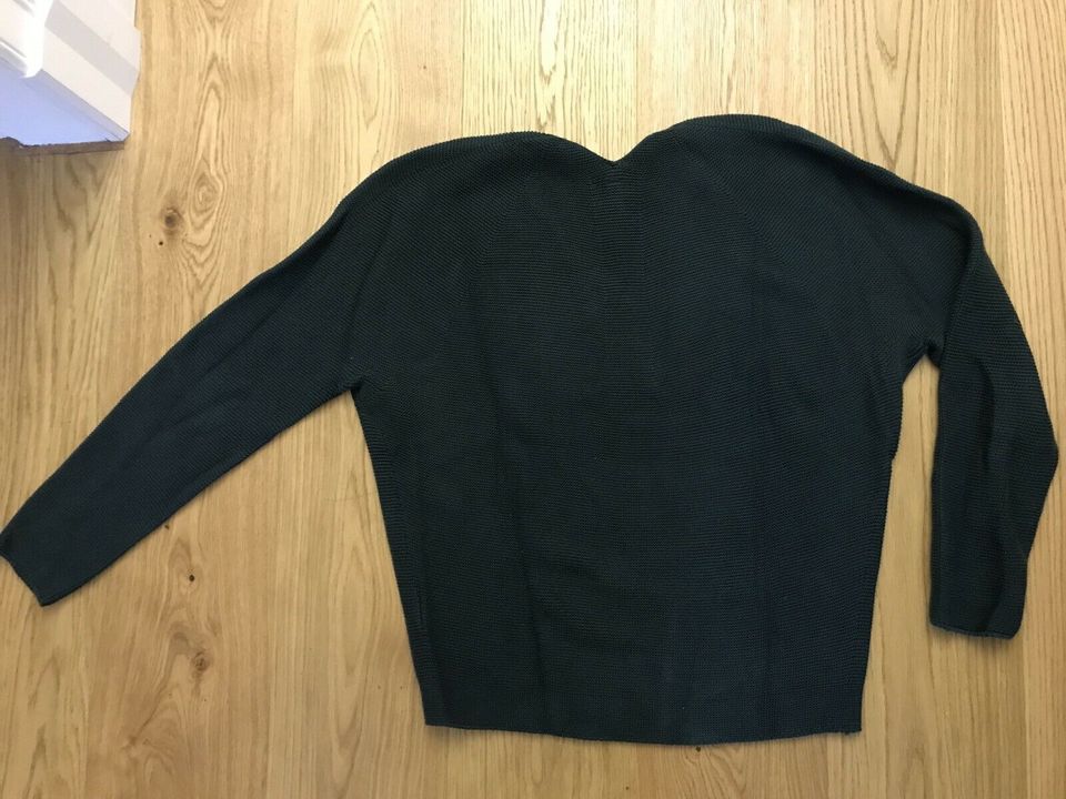 Pullover von UNIQLO mit V-Ausschnitt, dunkelgrün, G.S *neuwertig* in Hamburg