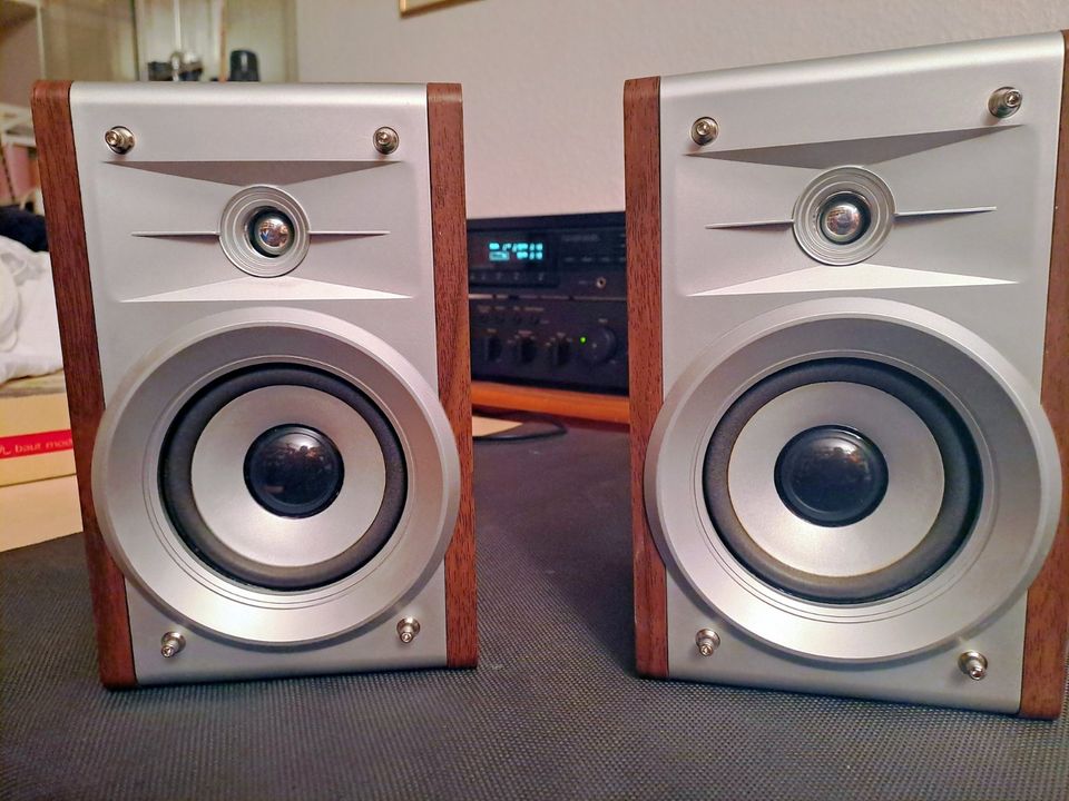 Lautsprecherboxen aus SEG-Mini-Anlage in Lüdenscheid