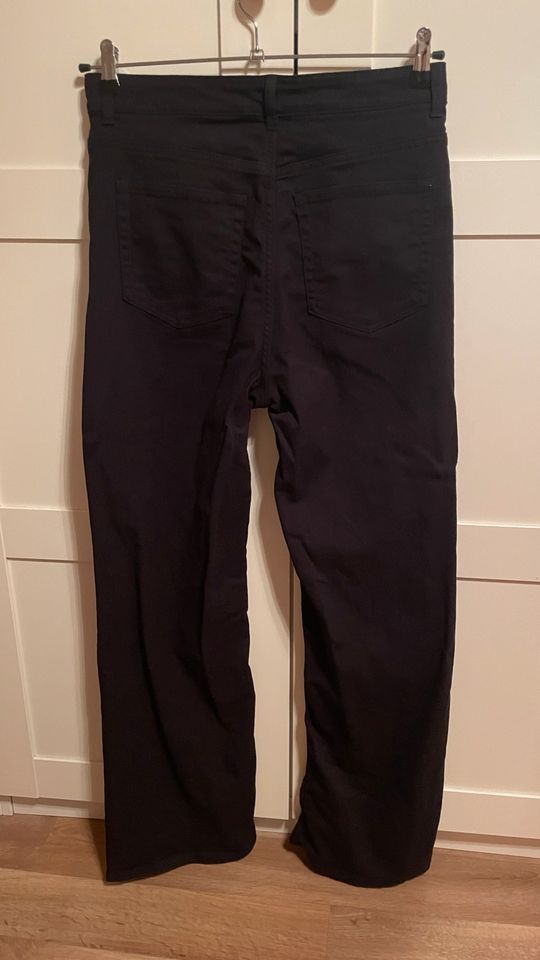 H&M Divided Highwaist Jeans 42 Wideleg schwarz Twillhose in Berlin