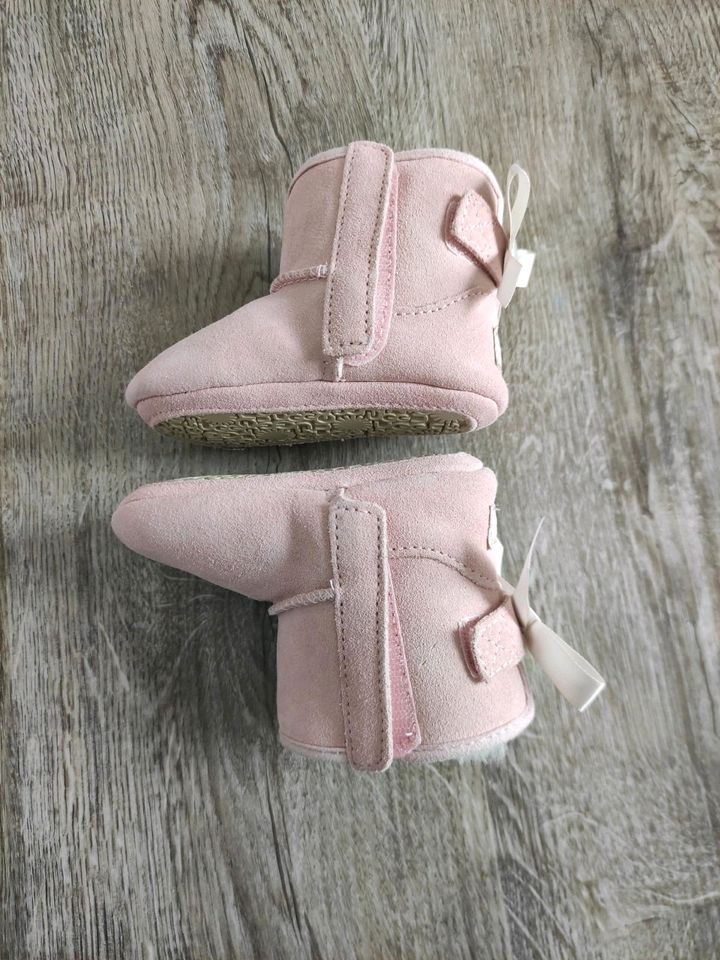 UGG Boots Baby neu Größe 18 in Weissach im Tal