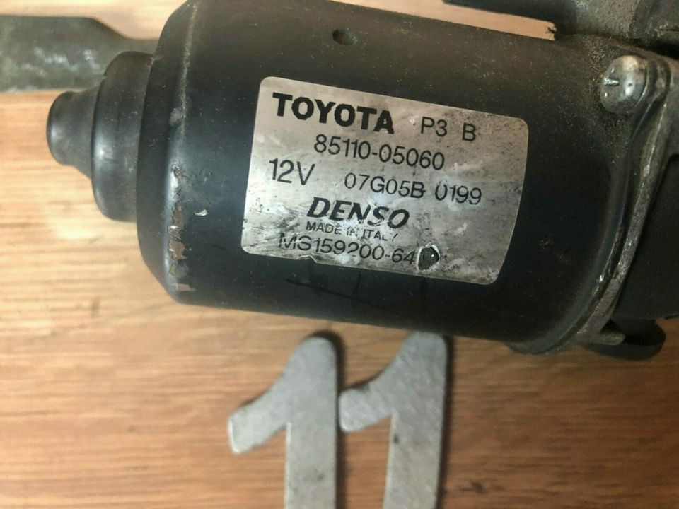 Wischermotor Wischerarme vorne Toyota Avensis T25 85110-05060 in Vaihingen an der Enz