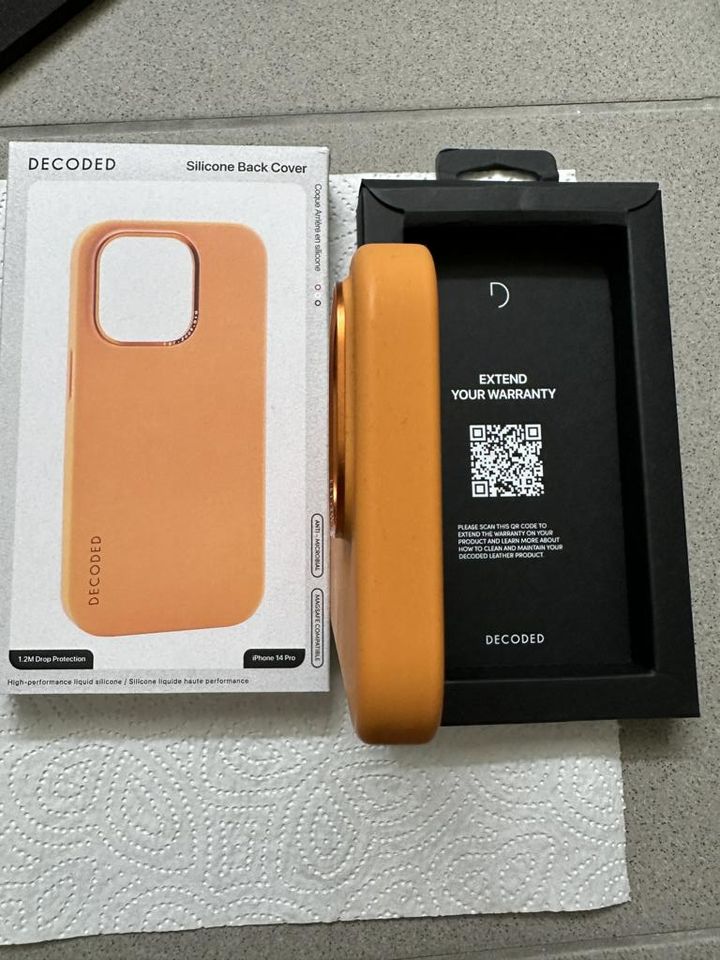 Decoded AntiMicrobial Silicone Case Apple iPhone 14 Pro - Apricot in Köln