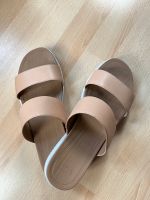 UGG Pantoletten - beige - flach - Größe 42 Brandenburg - Hennigsdorf Vorschau