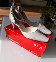 Tanzschuhe Brautschuhe Gr. 39 UK 6 Högl Riemen Pumps perlweiss Kr. München - Aschheim Vorschau