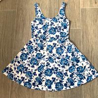 Neuwertiges Kleid Trägerkleid mit blauen Blumen von H&M Gr 38 Brandenburg - Kolkwitz Vorschau