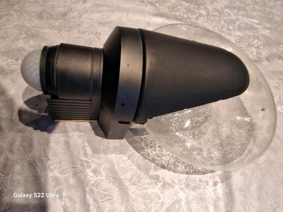 Leuchte mit Bewegungsmelder Aussenlampe Lampe Strom kein Solar in Zühlsdorf
