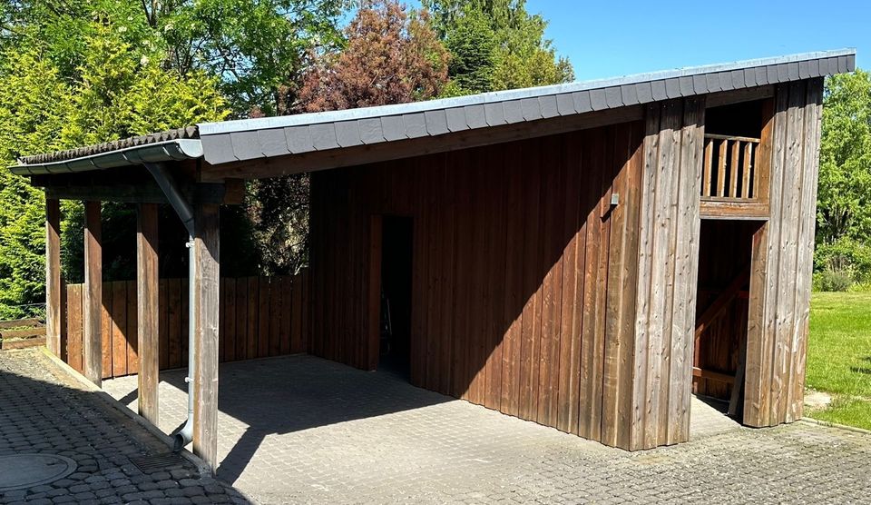 Architekten-Carport mit Gerätehaus und Spielboden zum Verkauf in Barsinghausen