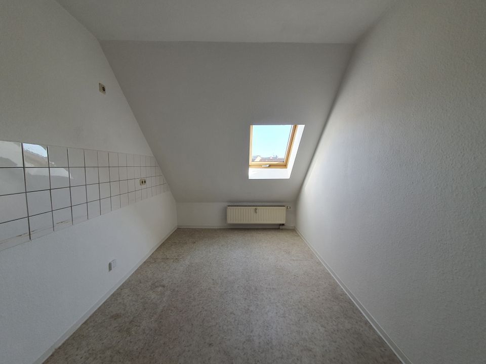 **Schöne, helle, gemütliche 3 Zimmerwohnung  im Dachgeschoss** in Plauen