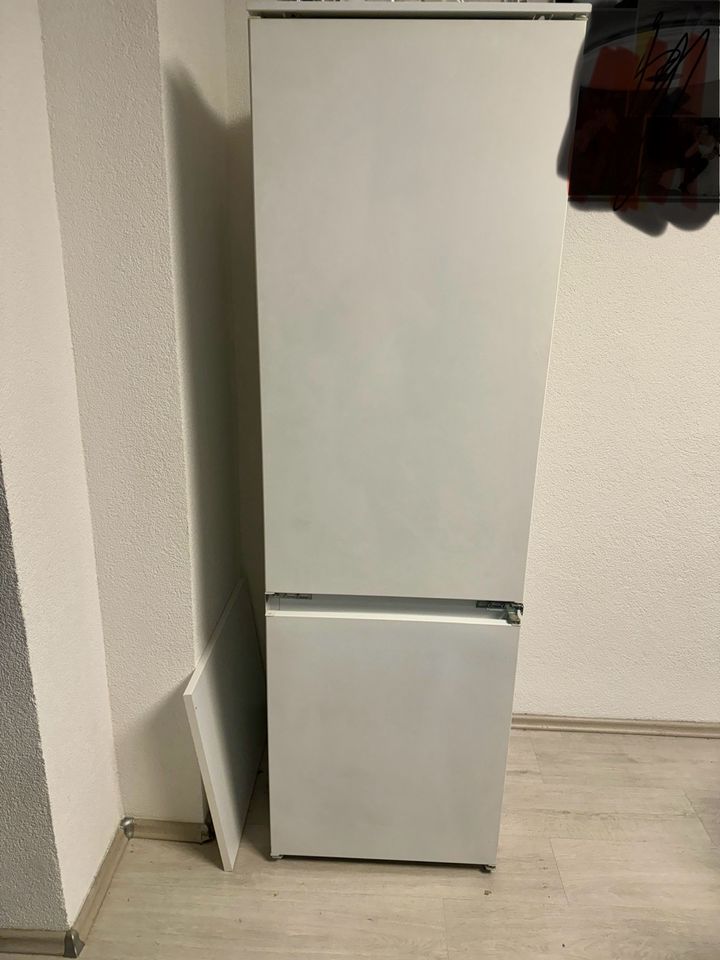 Einbau Kühlschrank mit Gefrierschrank Kühl-Gefrierkombi in Stockach