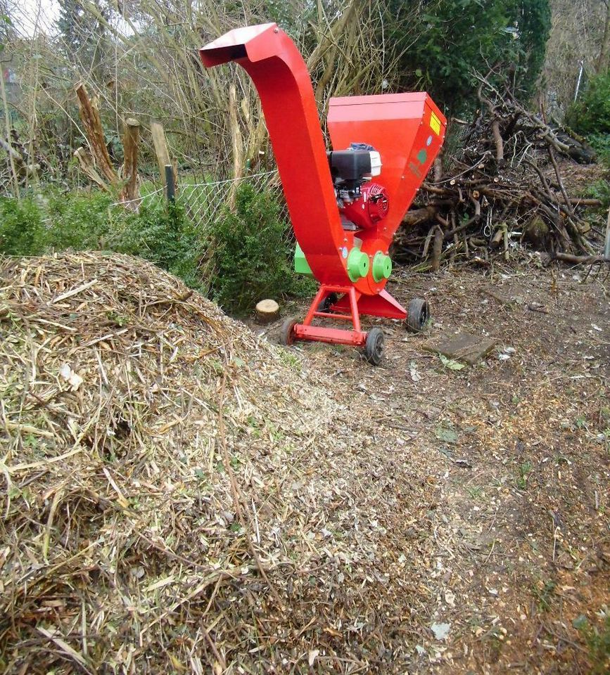 Rasenmähen, vertikutieren, aerifizieren, Rollrasen, Gartenpflege in Hamburg